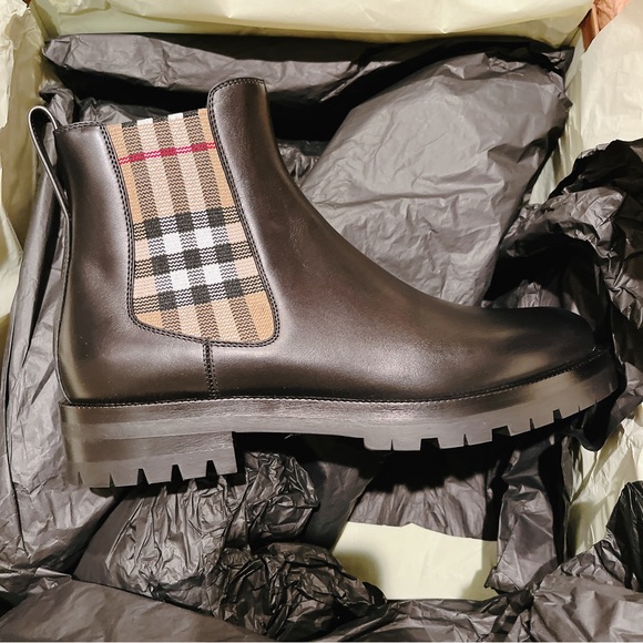 BURBERRY Check Chelsea boots - Picture 7 of 7